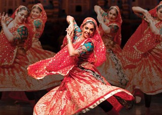 Garba Steps for Navratri 2016 (Devesh Mirchandani)